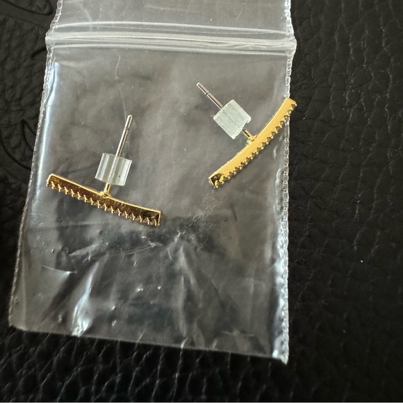 Uncommon James Illusion Stud Earrings NWOT - Picture 2 of 7